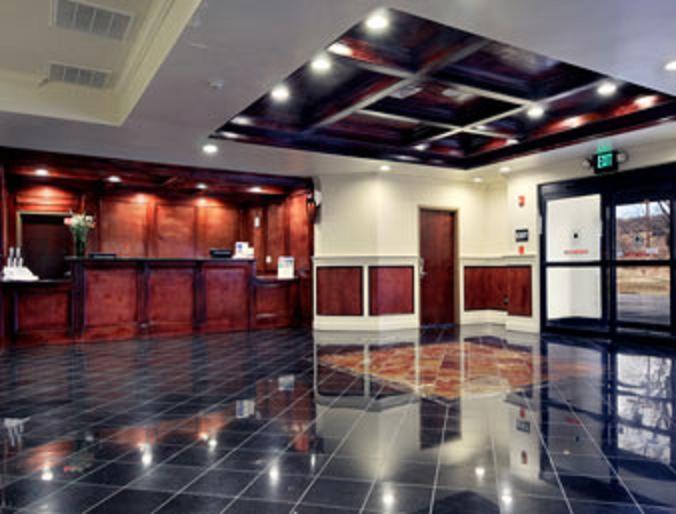Super 8 By Wyndham דנוויל מראה פנימי תמונה